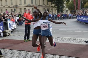 Joyce Chepkirui (left) and Emily Chebet battle at the finish line. Credit: BERLIN RUNS / Action Photo