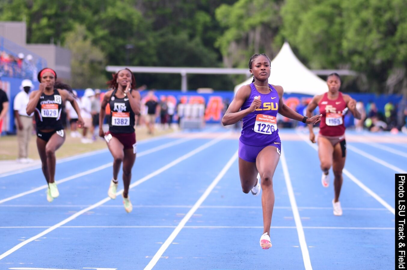 Favour Ofili of LSU running 21.96 in the 200m